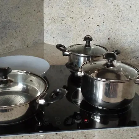 3 Bed Modern Air-conditioned With Roof Terrace - Ample Parking Apartament