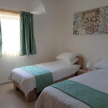 Апартаменты 3 Bed Modern Air-conditioned With Roof Terrace - Ample Parking