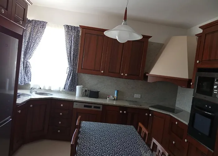 3 Bed Modern Air-conditioned With Roof Terrace - Ample Parking * Naxxar