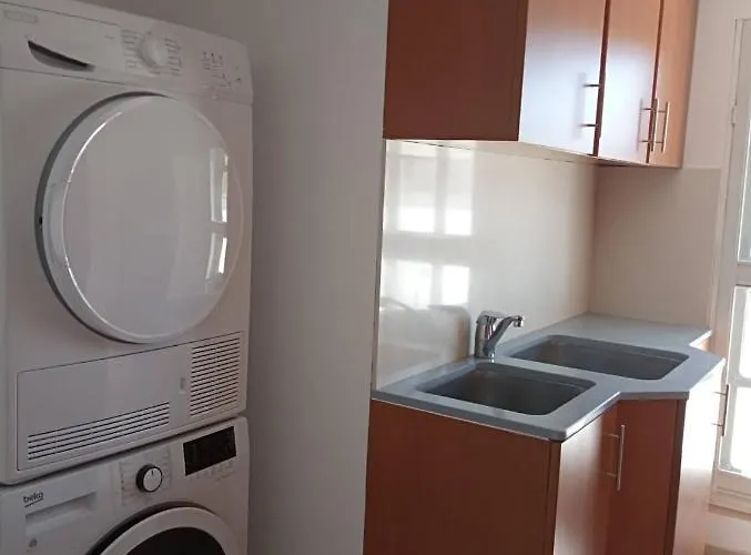 3 Bed Modern Air-conditioned With Roof Terrace - Ample Parking Naxxar