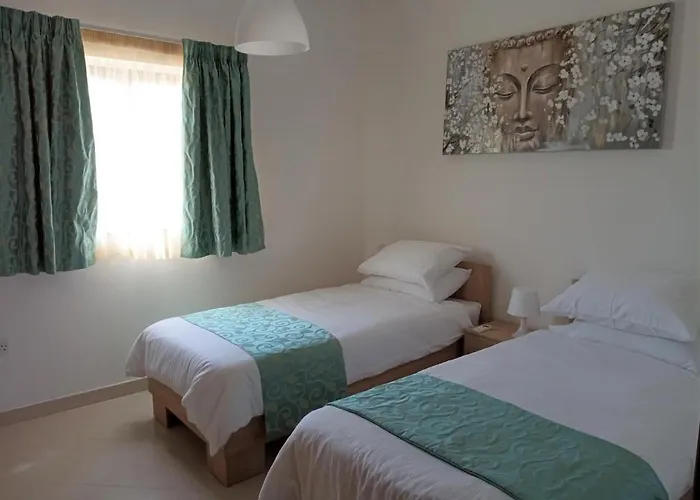 Apartament 3 Bed Modern Air-conditioned With Roof Terrace - Ample Parking