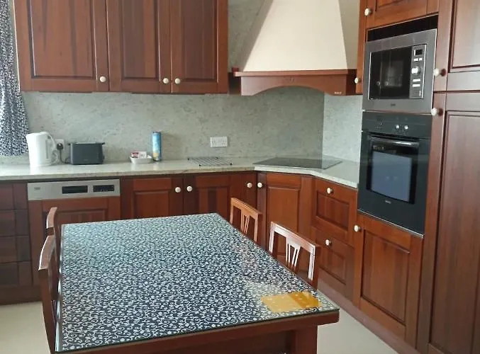 Apartment 3 Bed Modern Air-conditioned With Roof Terrace - Ample Parking Naxxar