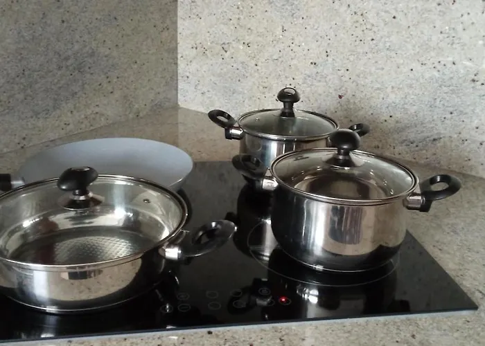 3 Bed Modern Air-conditioned With Roof Terrace - Ample Parking Appartement